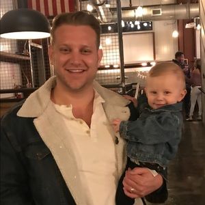 Meet your Posher, Adam